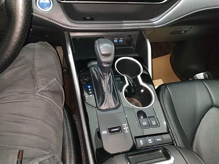 Фото 14 - Toyota Crown Kluger