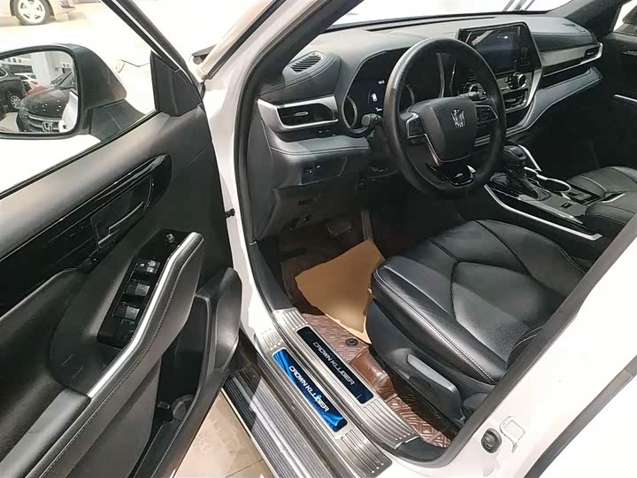 Фото 16 - Toyota Crown Kluger