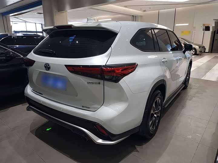 Фото 7 - Toyota Crown Kluger