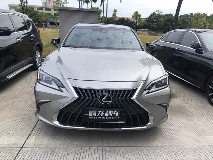 Фото 2 - Lexus ES