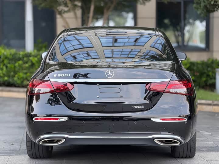 Фото 10 - Mercedes-Benz E-Class