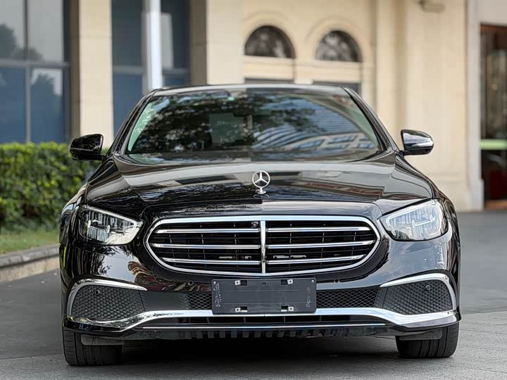 Фото 3 - Mercedes-Benz E-Class