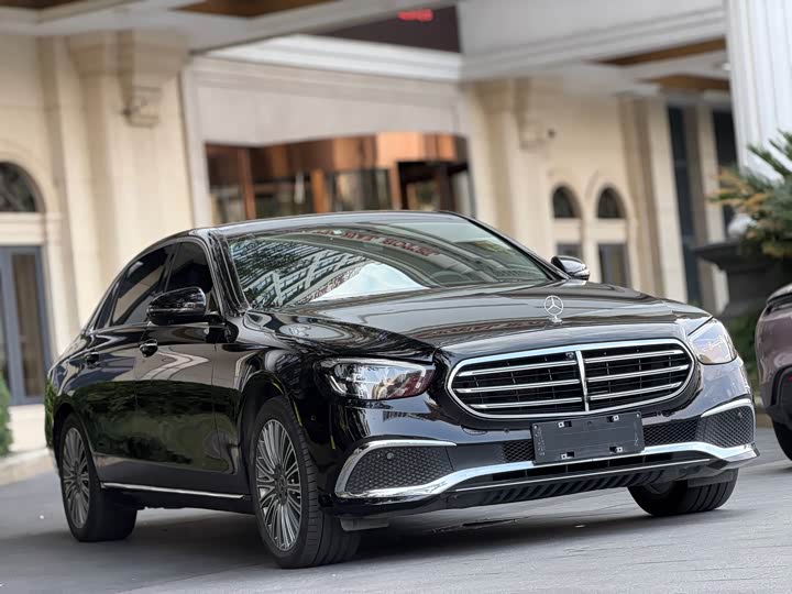 Фото 4 - Mercedes-Benz E-Class