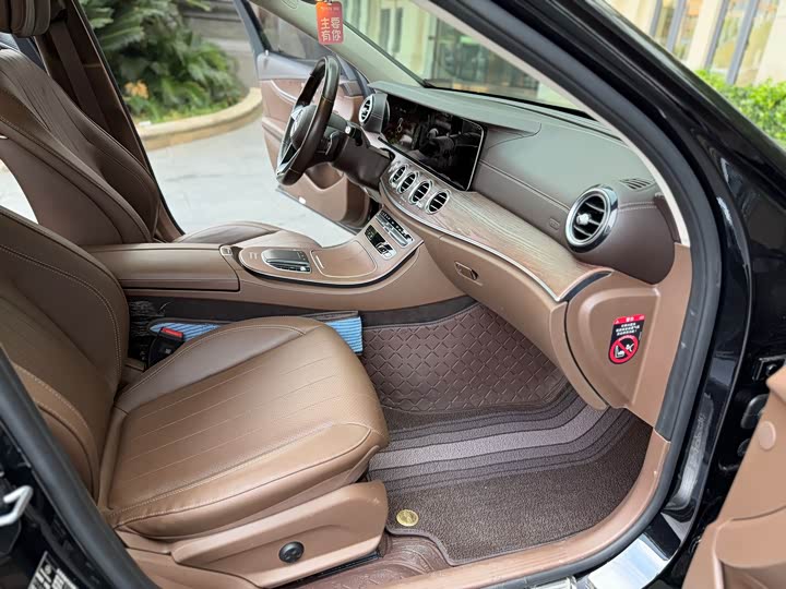 Фото 7 - Mercedes-Benz E-Class