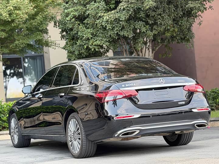 Фото 8 - Mercedes-Benz E-Class