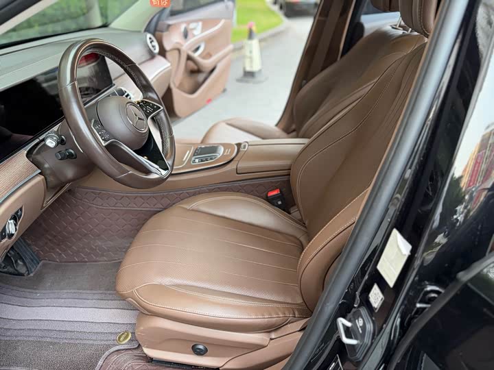 Фото 9 - Mercedes-Benz E-Class