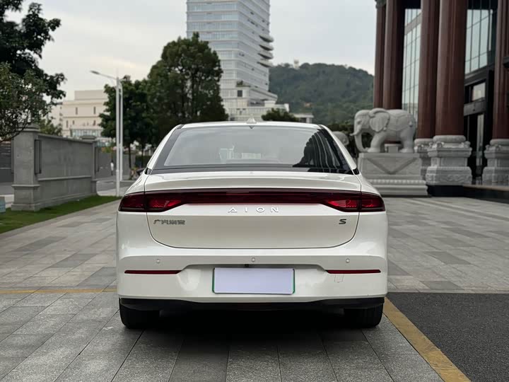 Фото 11 - GAC Aion S