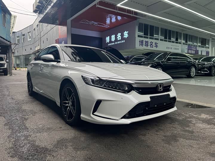 Фото 3 - Honda Inspire