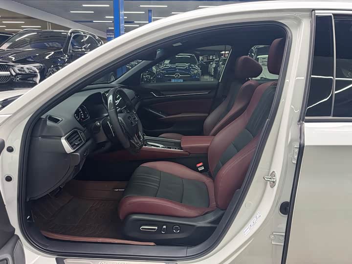 Фото 6 - Honda Inspire