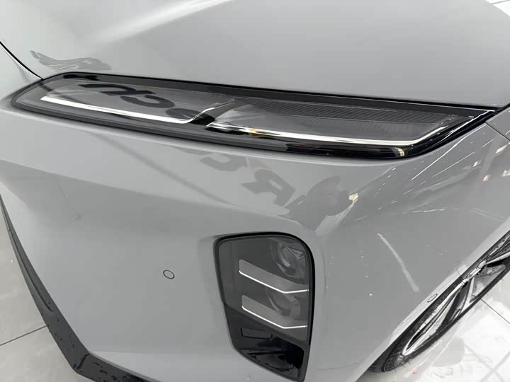 Фото 21 - Nio ET5T