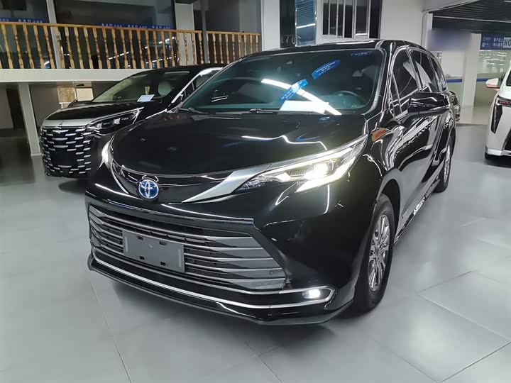 Фото 2 - Toyota Sienna