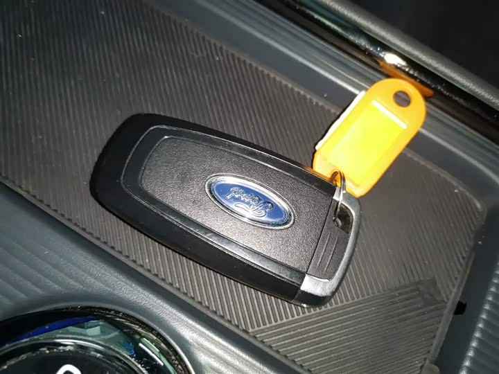 Фото 9 - Ford Mondeo