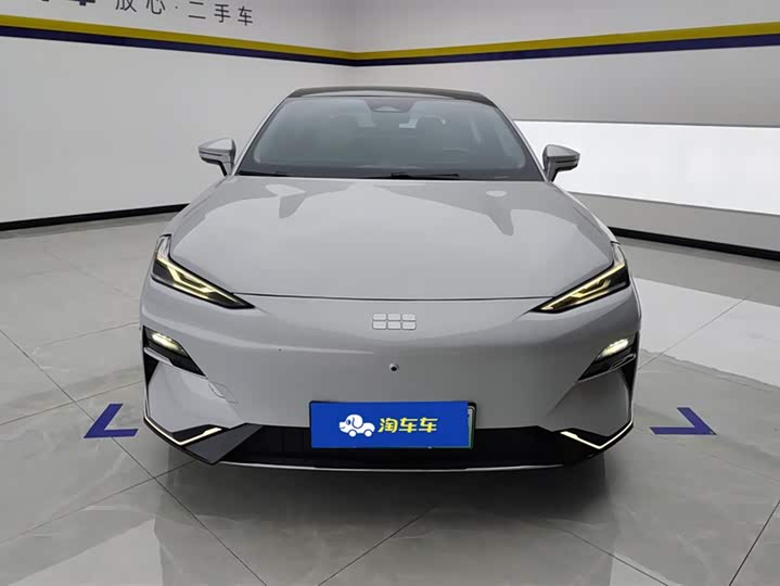 Фото 2 - Geely Galaxy E8