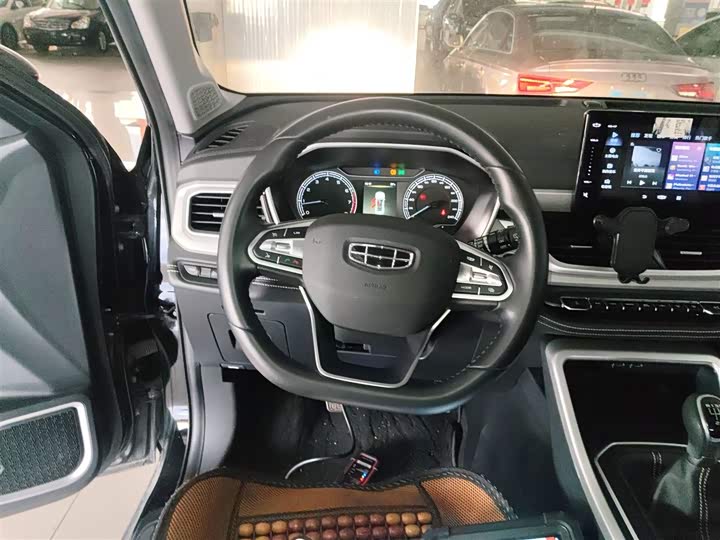 Фото 11 - Geely Vision X6