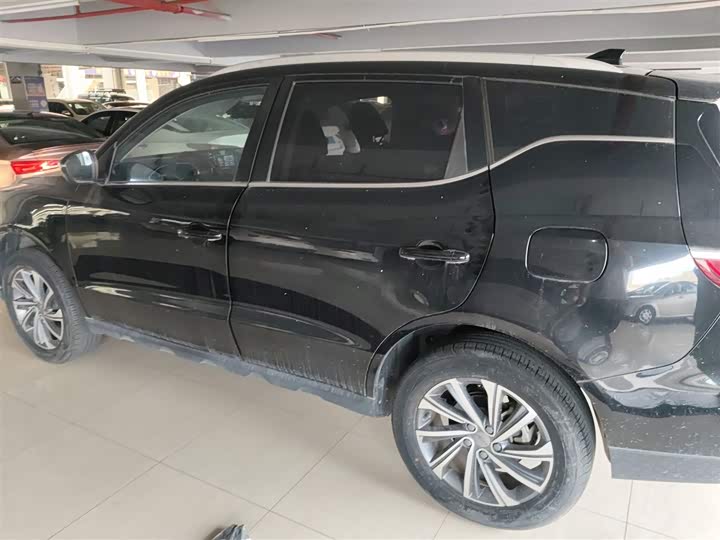 Фото 5 - Geely Vision X6