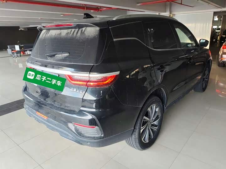 Фото 7 - Geely Vision X6