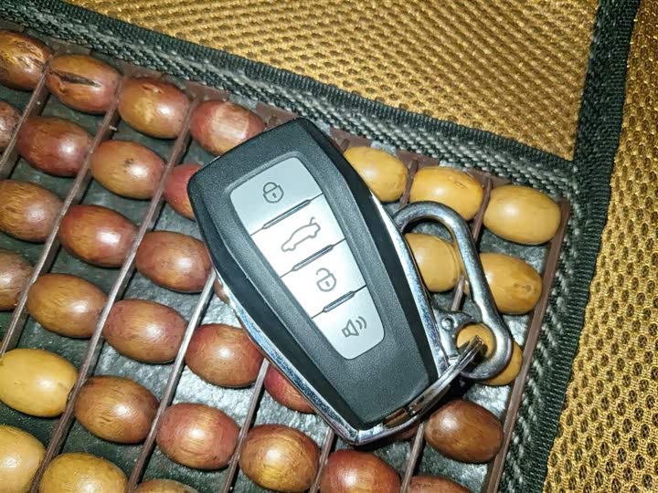 Фото 9 - Geely Vision X6