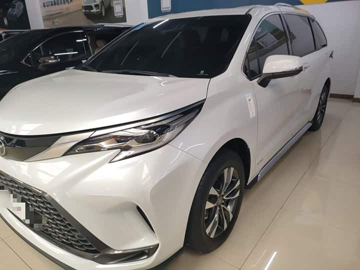 Фото 2 - Toyota Granvia