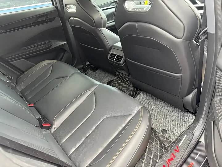 Фото 10 - Changan UNI-V