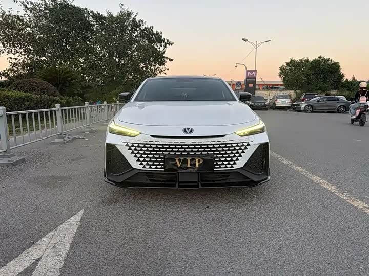 Фото 2 - Changan UNI-V