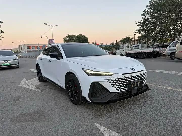 Фото 3 - Changan UNI-V