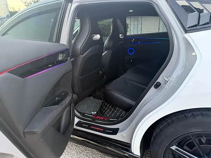 Фото 8 - Changan UNI-V