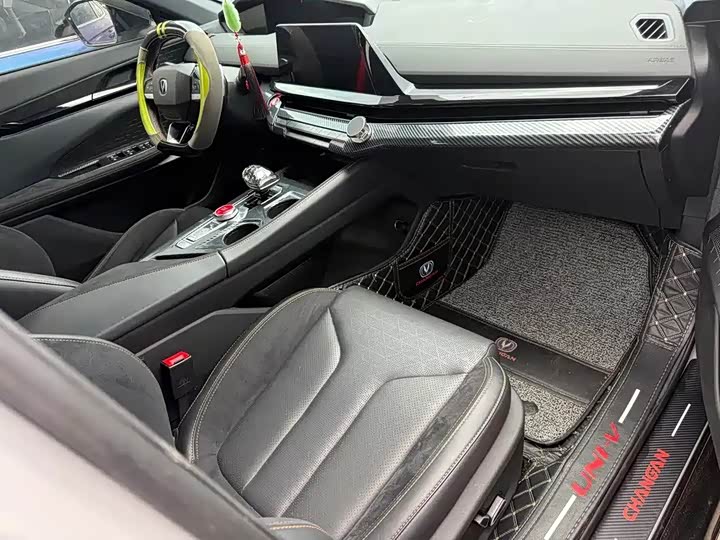 Фото 9 - Changan UNI-V