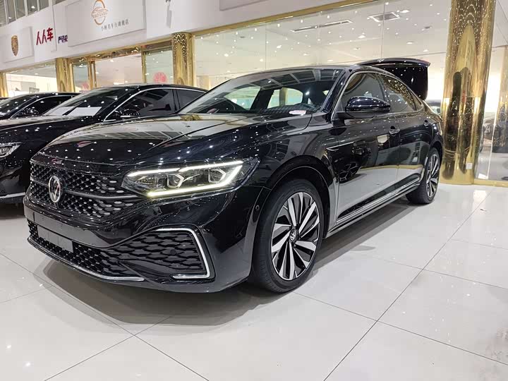 Фото 1 - Volkswagen Passat