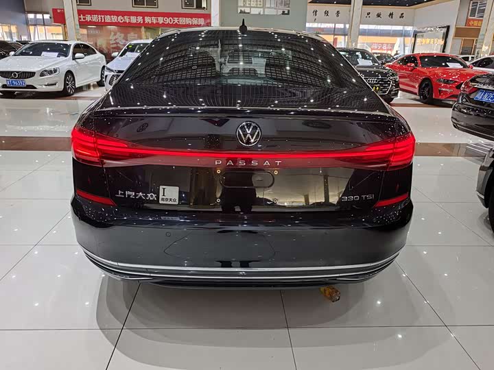 Фото 10 - Volkswagen Passat