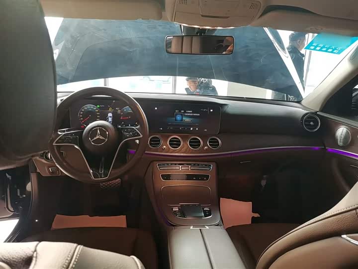 Фото 10 - Mercedes-Benz E-Class