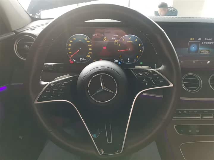 Фото 11 - Mercedes-Benz E-Class