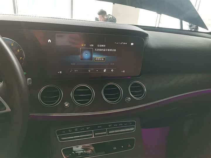 Фото 13 - Mercedes-Benz E-Class