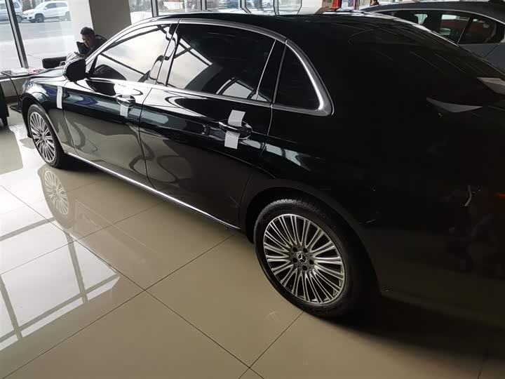 Фото 5 - Mercedes-Benz E-Class