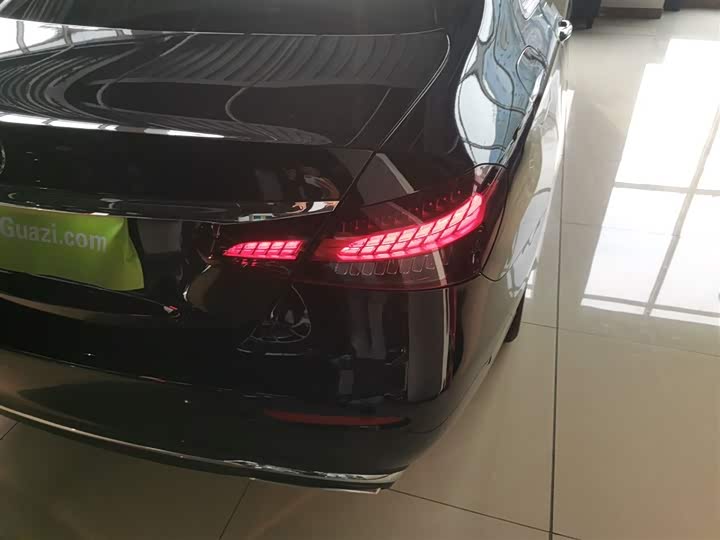 Фото 8 - Mercedes-Benz E-Class