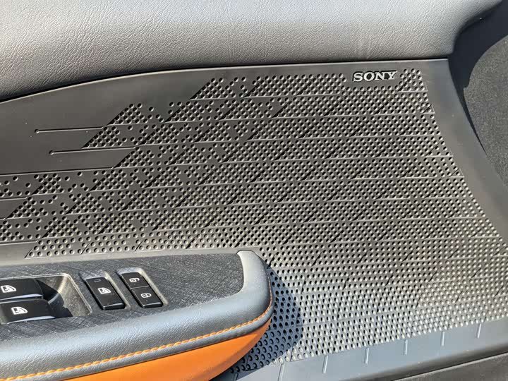 Фото 11 - Changan UNI-V