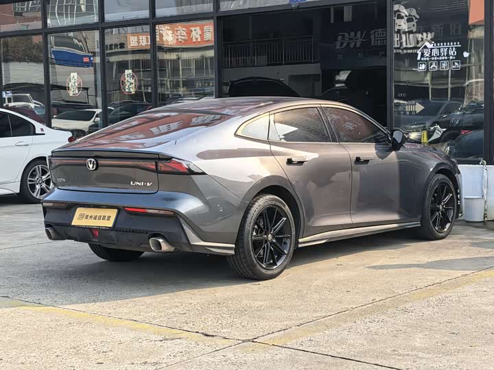 Фото 13 - Changan UNI-V