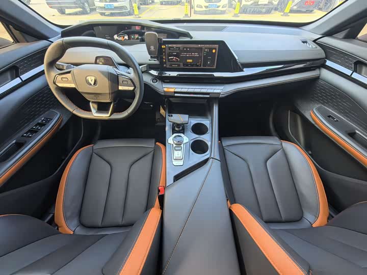 Фото 7 - Changan UNI-V