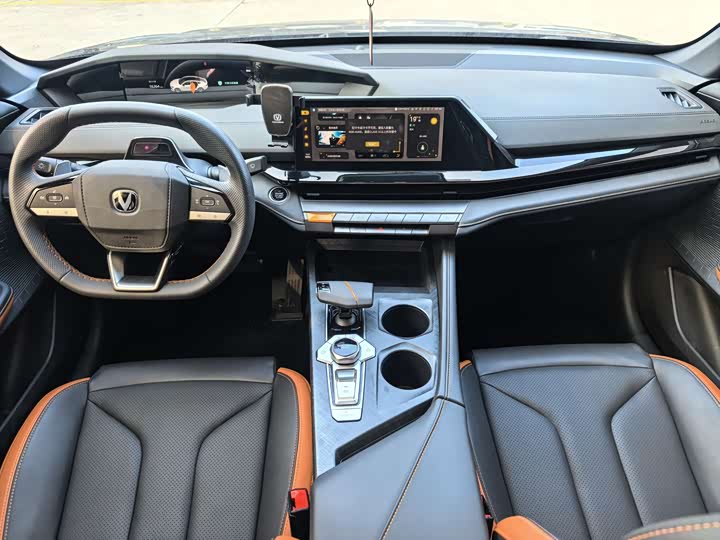 Фото 8 - Changan UNI-V