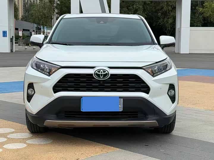 Фото 2 - Toyota RAV4