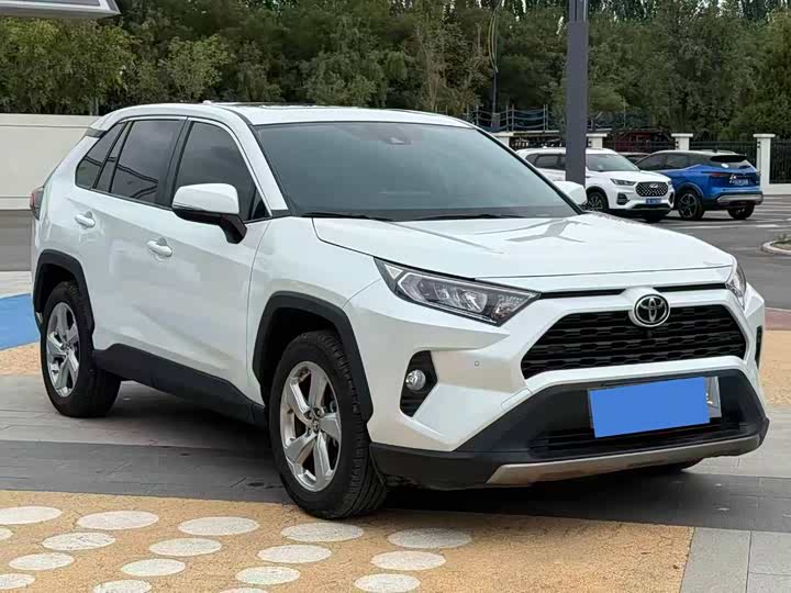 Фото 3 - Toyota RAV4