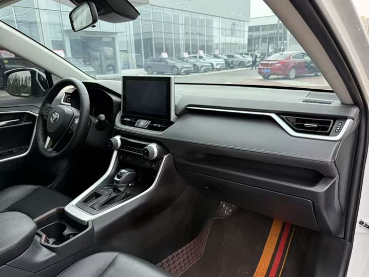 Фото 5 - Toyota RAV4