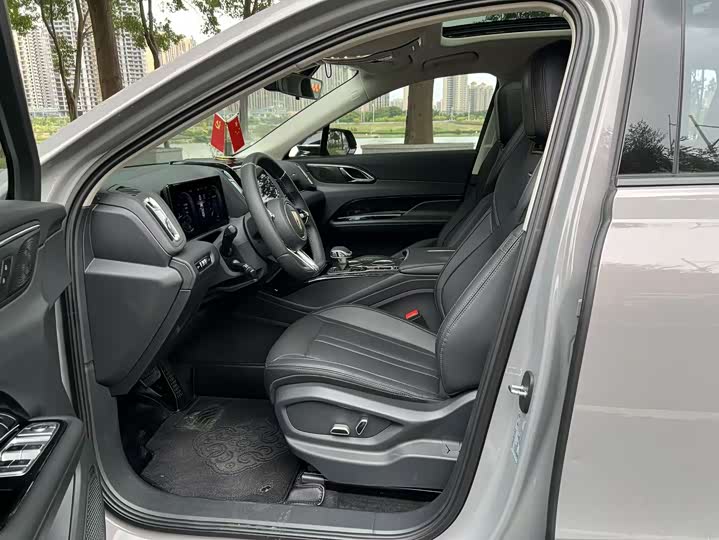 Фото 2 - Hongqi HS3