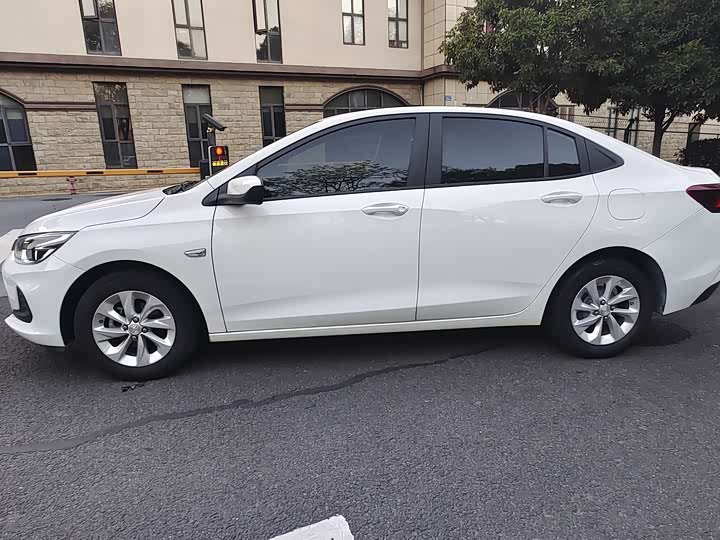 Фото 4 - Chevrolet Onix (Cavalier)