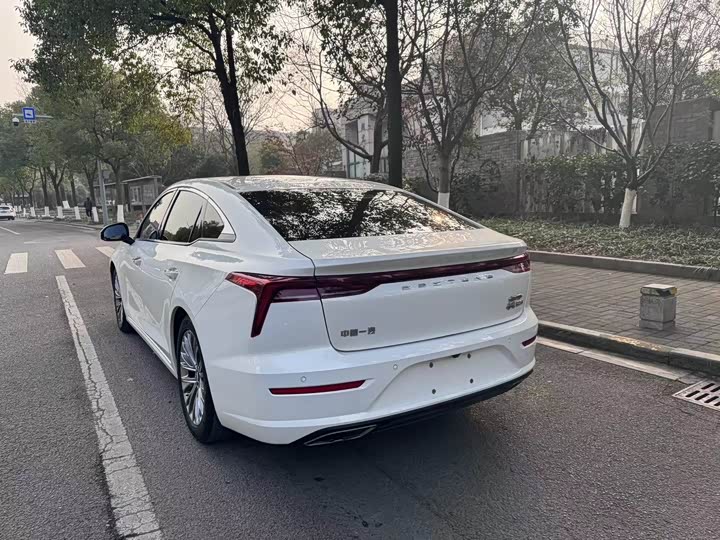 Фото 10 - Bestune B70