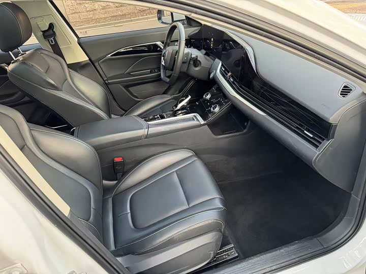 Фото 7 - Bestune B70