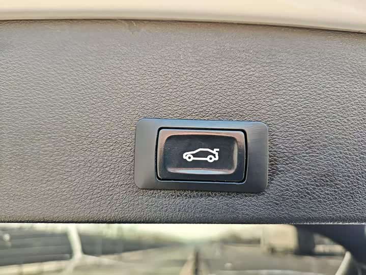 Фото 13 - Audi Q2L