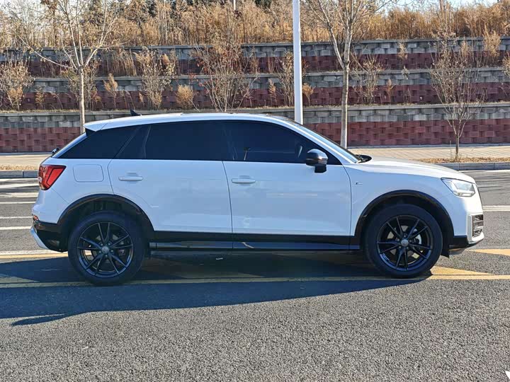 Фото 4 - Audi Q2L