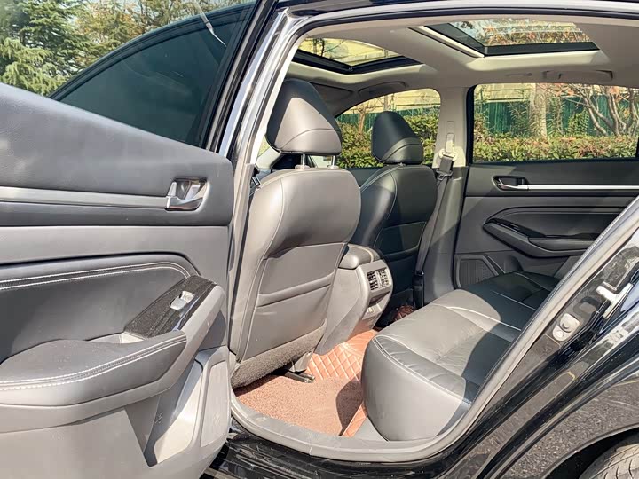 Фото 19 - Nissan Teana