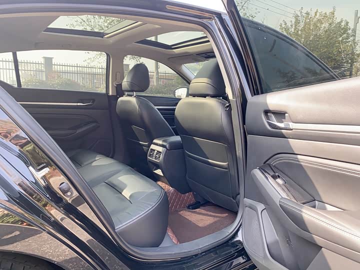 Фото 27 - Nissan Teana