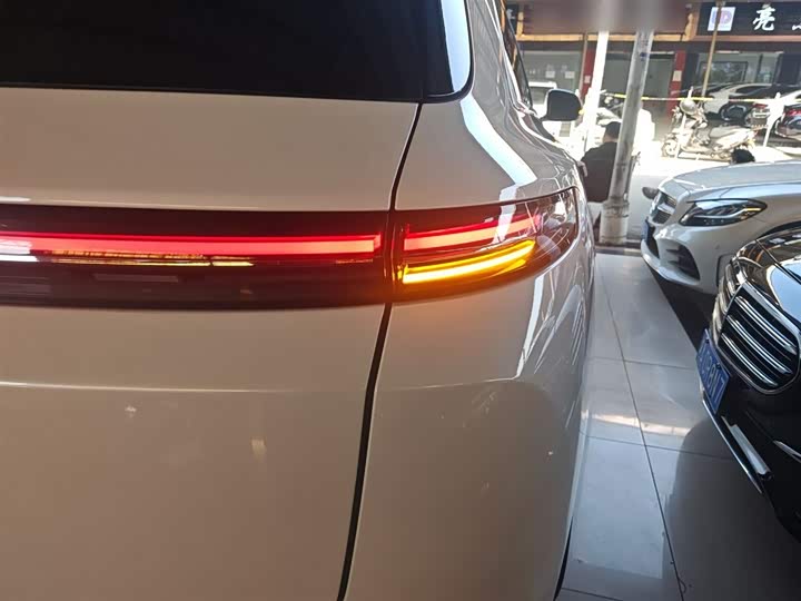 Фото 8 - LiXiang L7